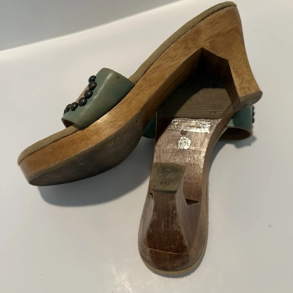 MADELINE Womens 5.5 Brazil Slip On Leather Jeweled Sandals 2.5 in Heels Opentoe